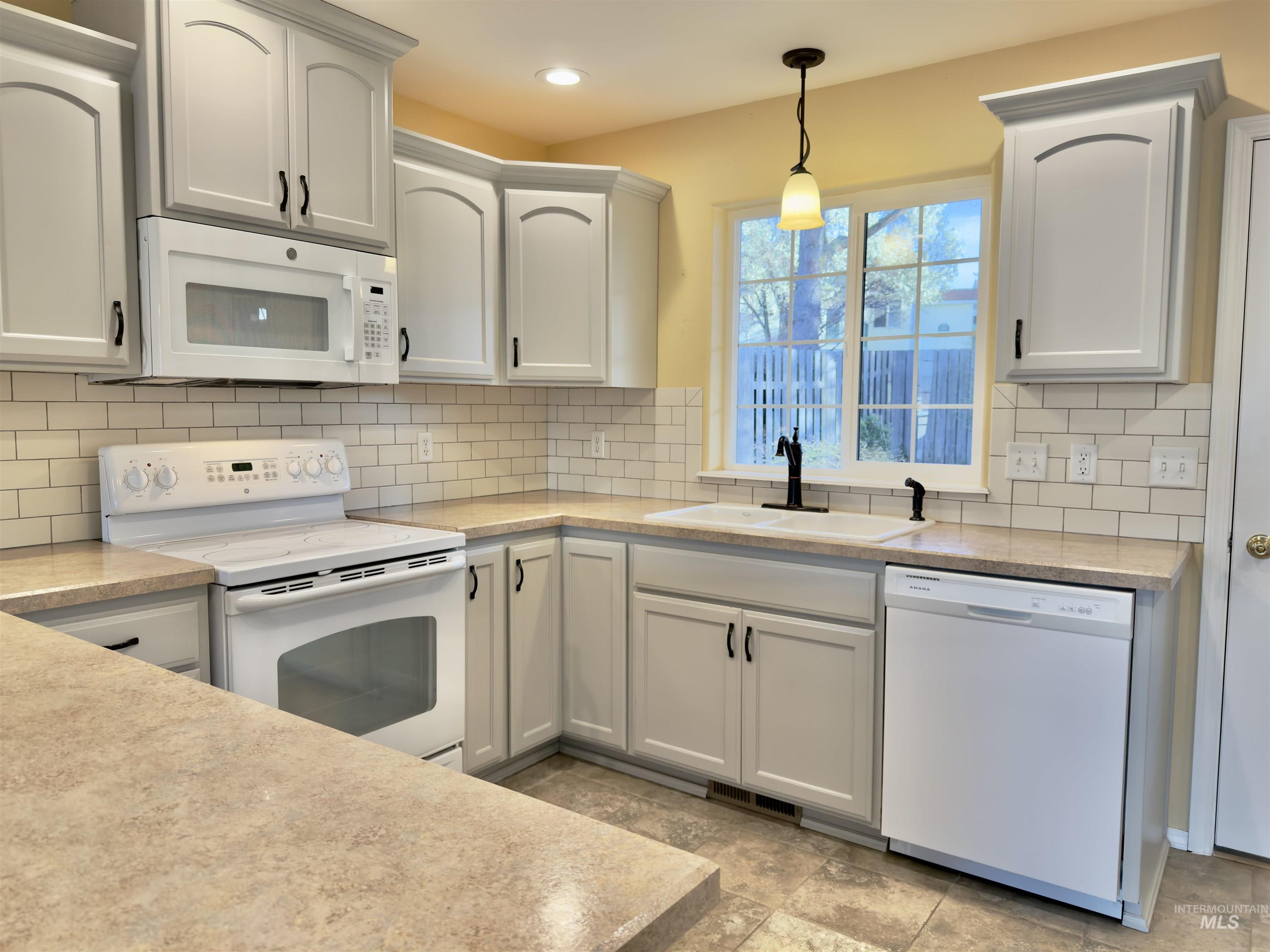 830 Cypress St, Lewiston, Idaho 83501, 2 Bedrooms, 2 Bathrooms, Residential For Sale, Price $389,000,MLS 98980032