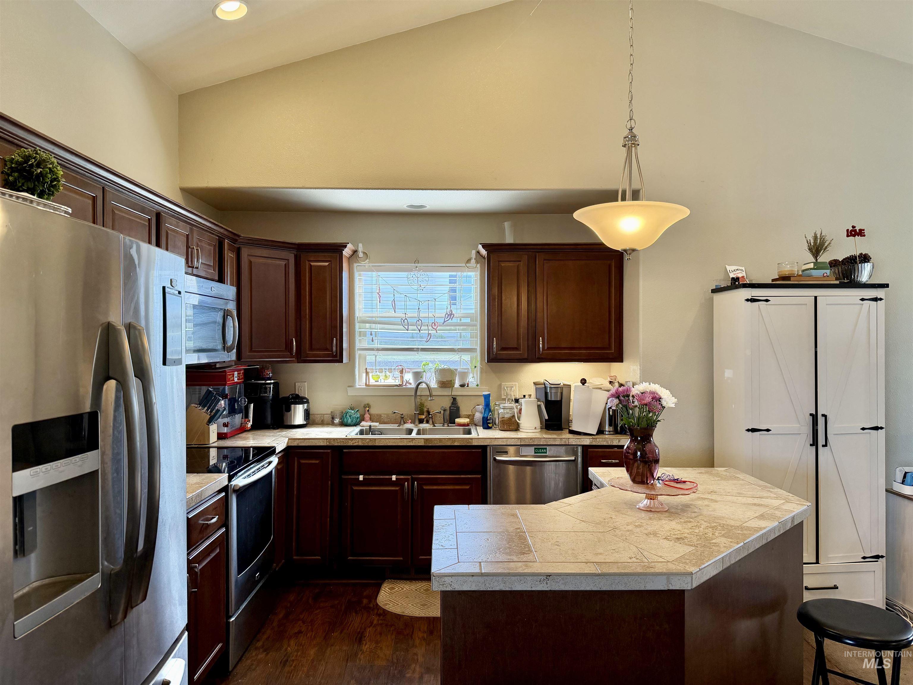 3401 14th Street, Lewiston, Idaho 83501, 3 Bedrooms, 3 Bathrooms, Residential Income For Sale, Price $599,000, 98980034