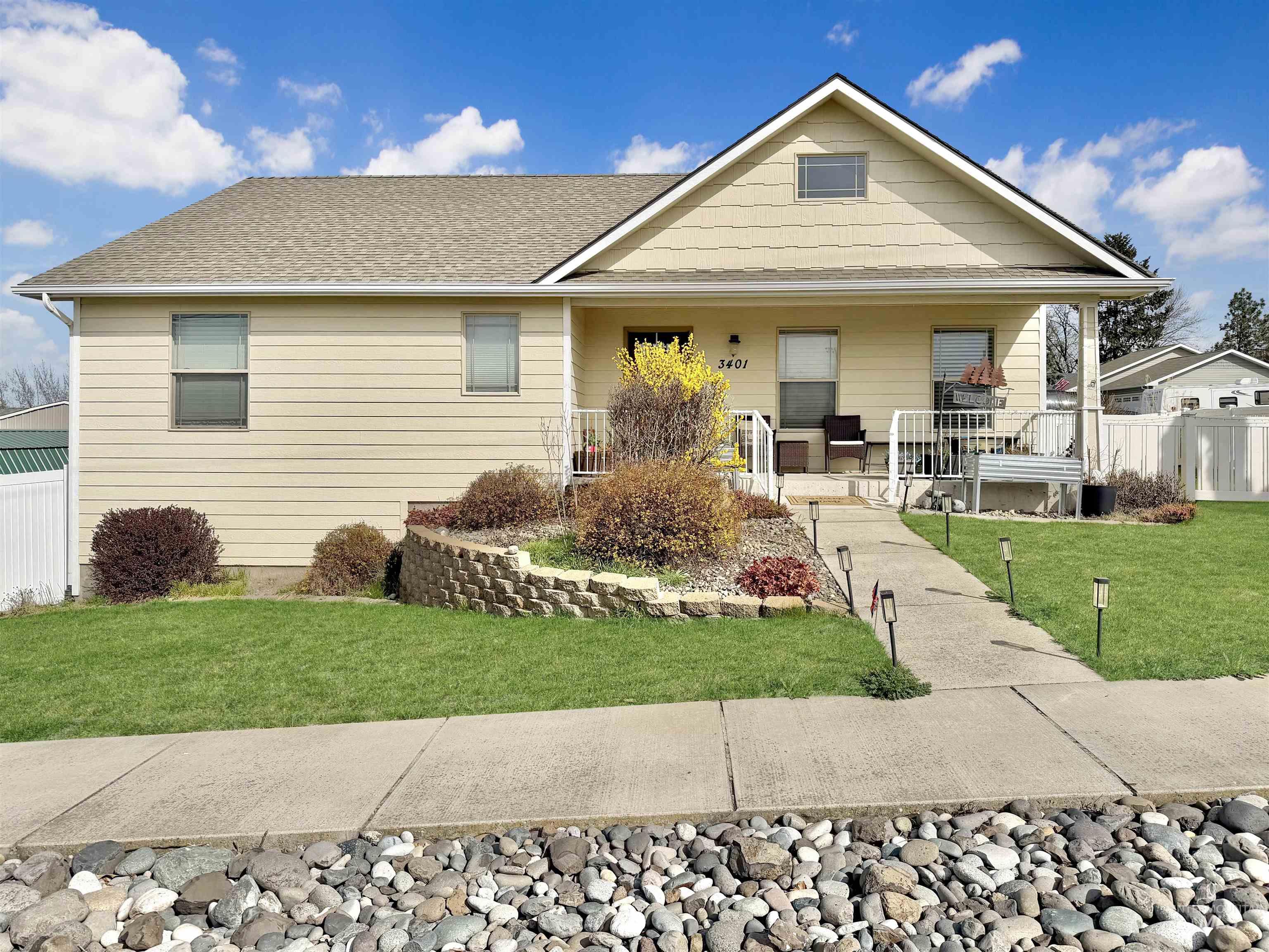 3401 14th Street, Lewiston, Idaho 83501, 3 Bedrooms, 3 Bathrooms, Residential Income For Sale, Price $599,000, 98980034
