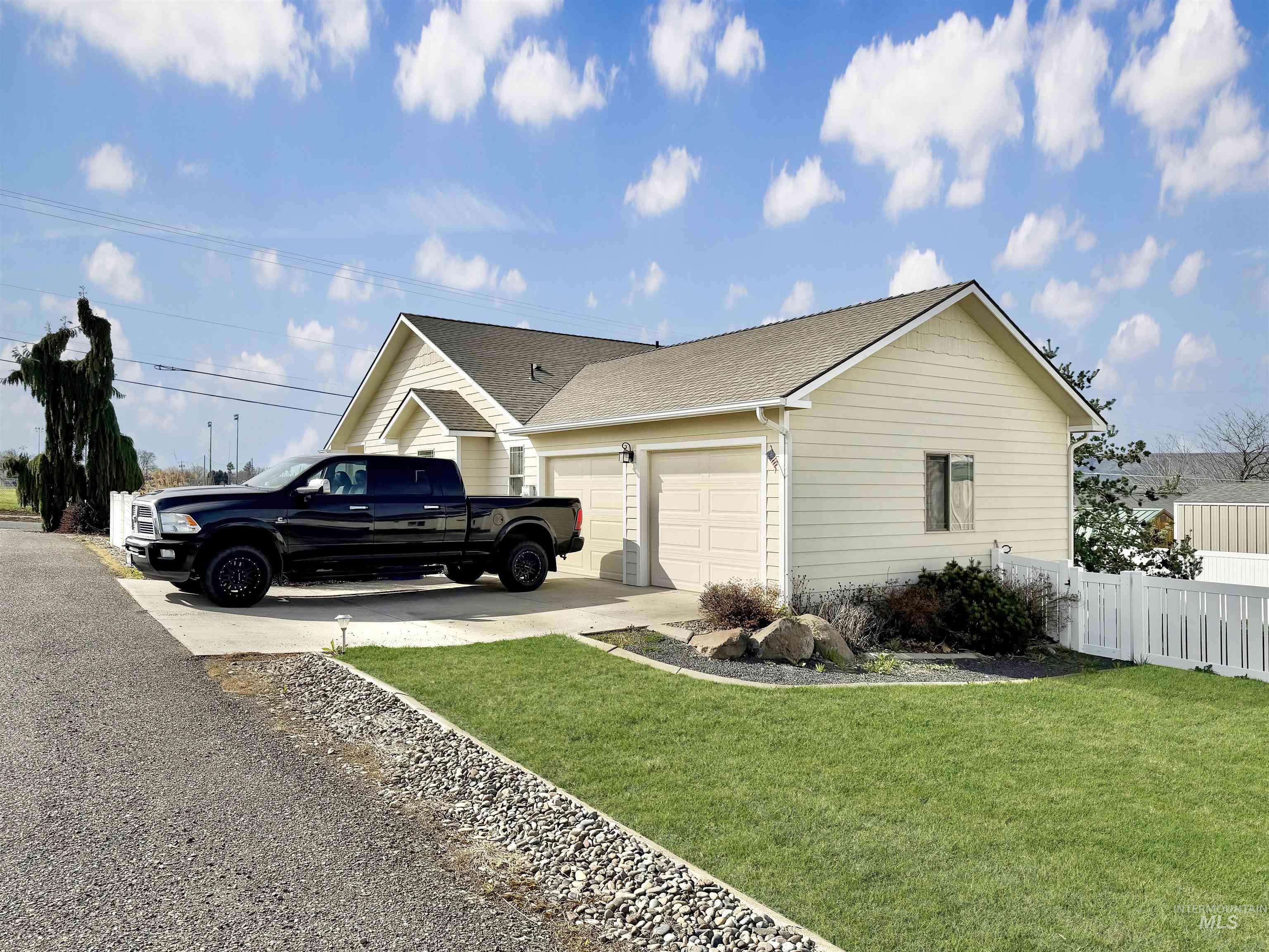 3401 14th St, Lewiston, Idaho 83501, 4 Bedrooms, 4 Bathrooms, Residential For Sale, Price $599,000, 98980035