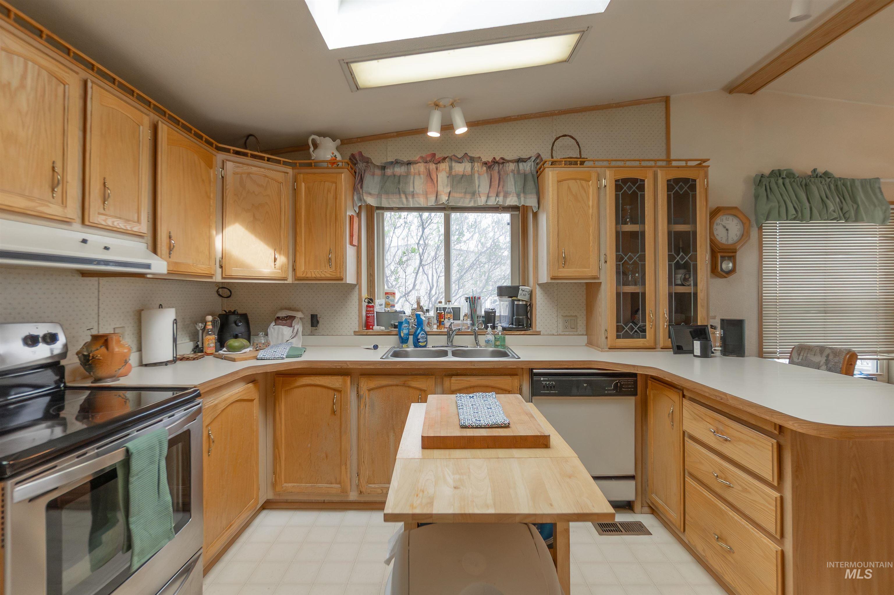 10384 China Ditch Rd, Melba, Idaho 83641, 2 Bedrooms, 2 Bathrooms, Residential For Sale, Price $360,000, 98980041