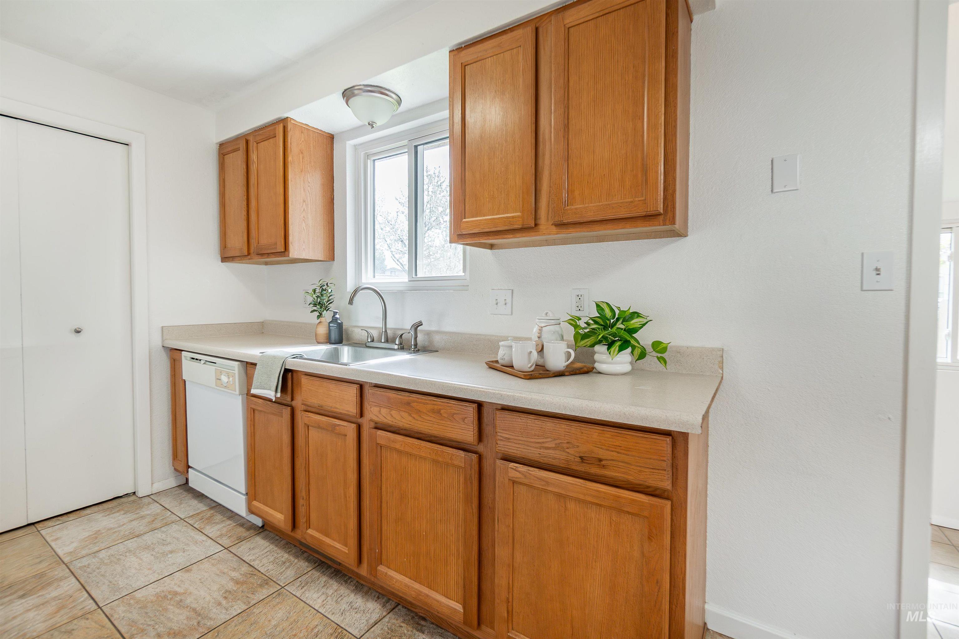 7159 W Bluebird Dr, Boise, Idaho 83703, 2 Bedrooms, 1 Bathroom, Residential For Sale, Price $360,000, 98980042