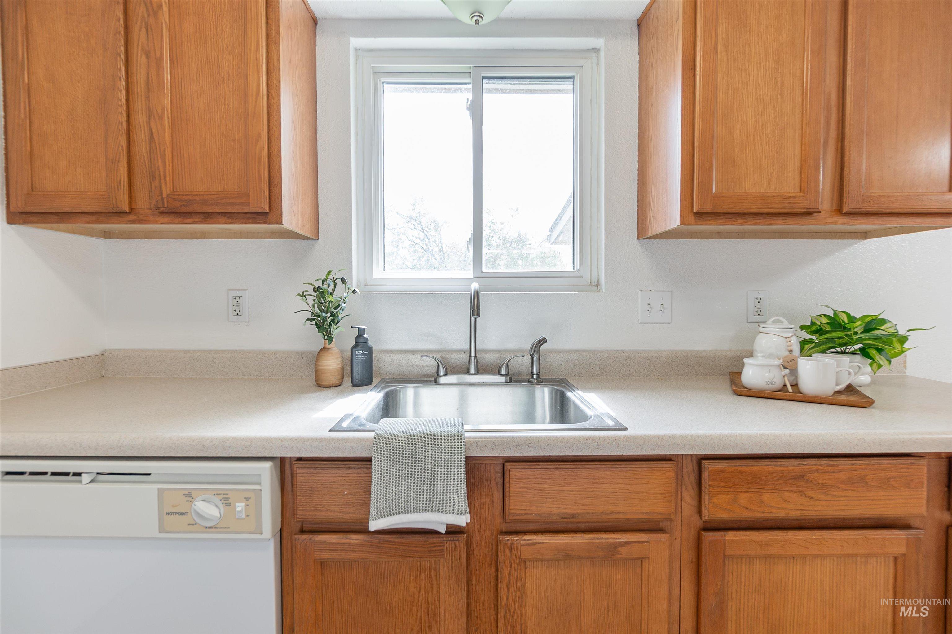 7159 W Bluebird Dr, Boise, Idaho 83703, 2 Bedrooms, 1 Bathroom, Residential For Sale, Price $360,000, 98980042