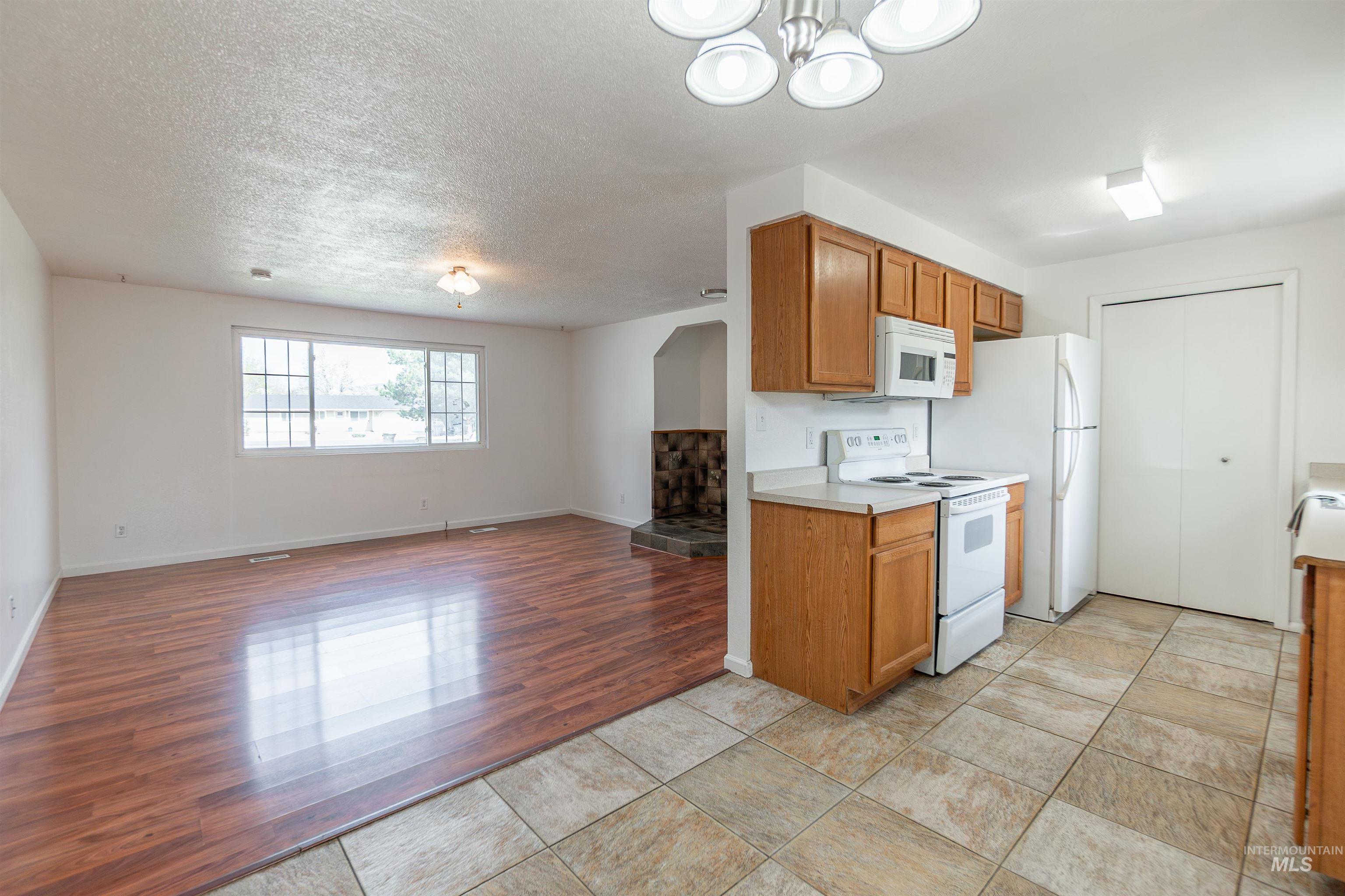 7159 W Bluebird Dr, Boise, Idaho 83703, 2 Bedrooms, 1 Bathroom, Residential For Sale, Price $360,000, 98980042