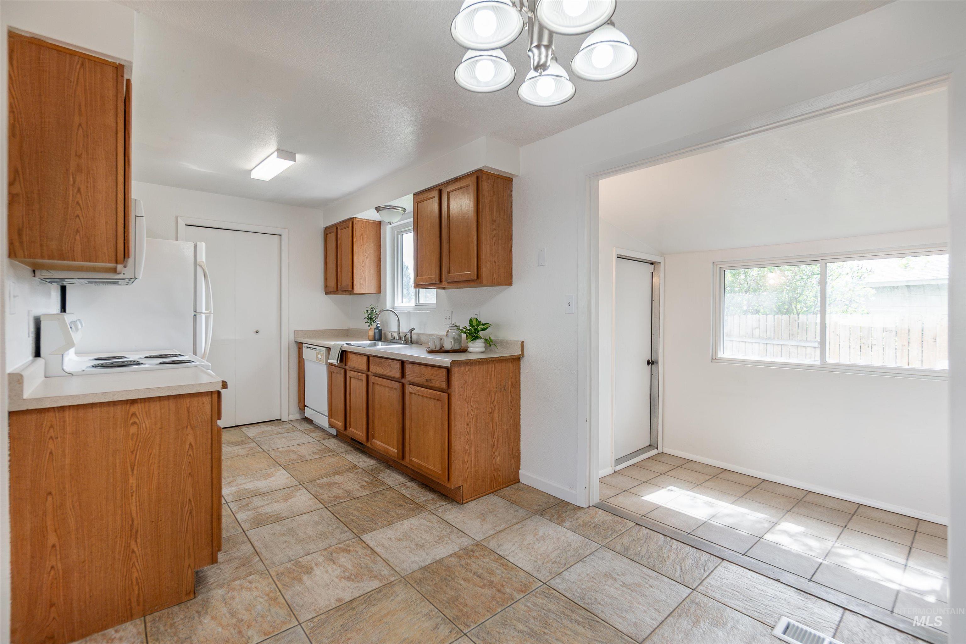 7159 W Bluebird Dr, Boise, Idaho 83703, 2 Bedrooms, 1 Bathroom, Residential For Sale, Price $360,000, 98980042