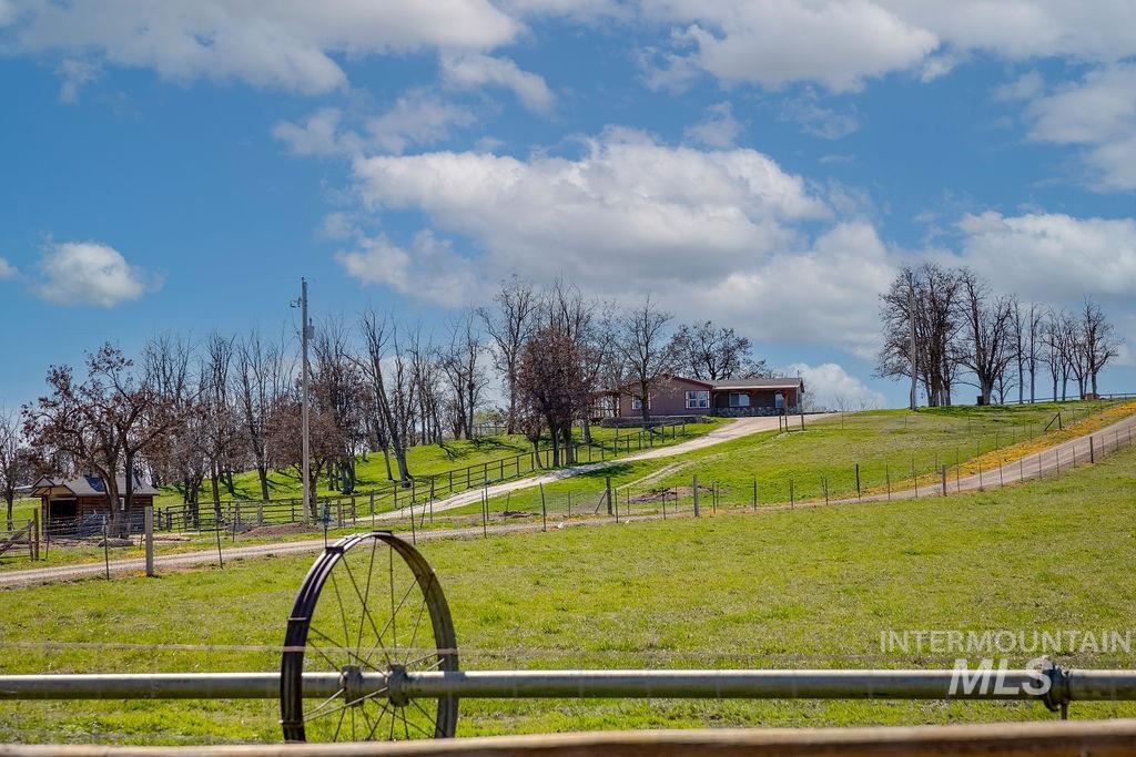 7370 Sagebrush Lane, Caldwell, Idaho 83607, 3 Bedrooms, 2 Bathrooms, Residential For Sale, Price $524,900, 98980046