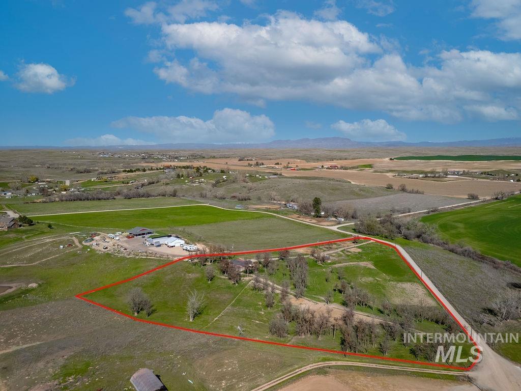 7370 Sagebrush Lane, Caldwell, Idaho 83607, 3 Bedrooms, 2 Bathrooms, Residential For Sale, Price $524,900, 98980046