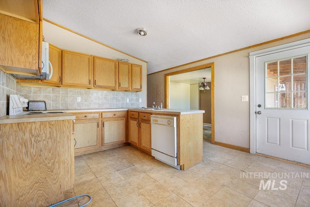 7370 Sagebrush Lane, Caldwell, Idaho 83607, 3 Bedrooms, 2 Bathrooms, Residential For Sale, Price $524,900, 98980046