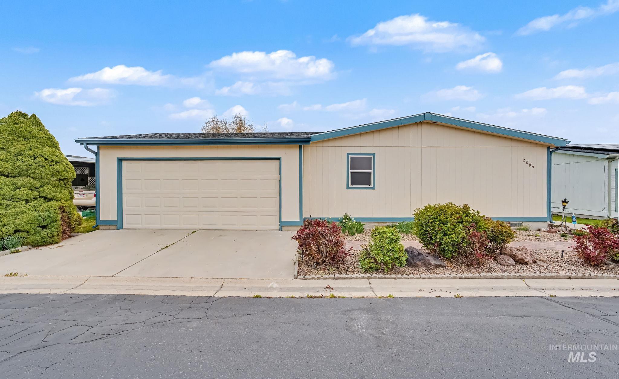 2809 Golden Rod Lane, Caldwell, Idaho 83605, 3 Bedrooms, 2 Bathrooms, Residential For Sale, Price $285,000,MLS 98980048
