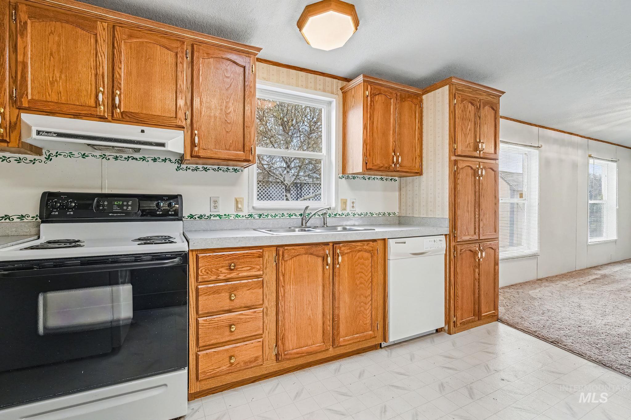 2809 Golden Rod Lane, Caldwell, Idaho 83605, 3 Bedrooms, 2 Bathrooms, Residential For Sale, Price $285,000,MLS 98980048