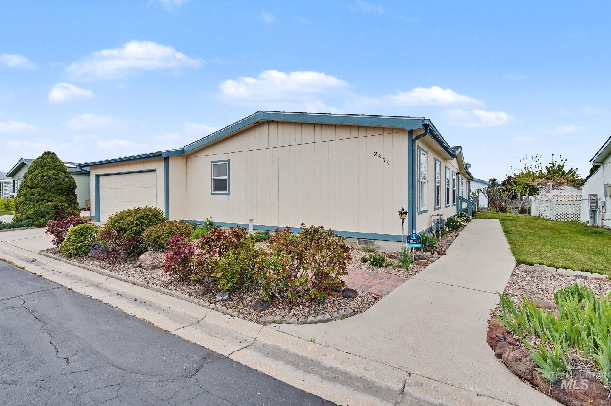 2809 Golden Rod Lane, Caldwell, Idaho 83605, 3 Bedrooms, 2 Bathrooms, Residential For Sale, Price $285,000,MLS 98980048