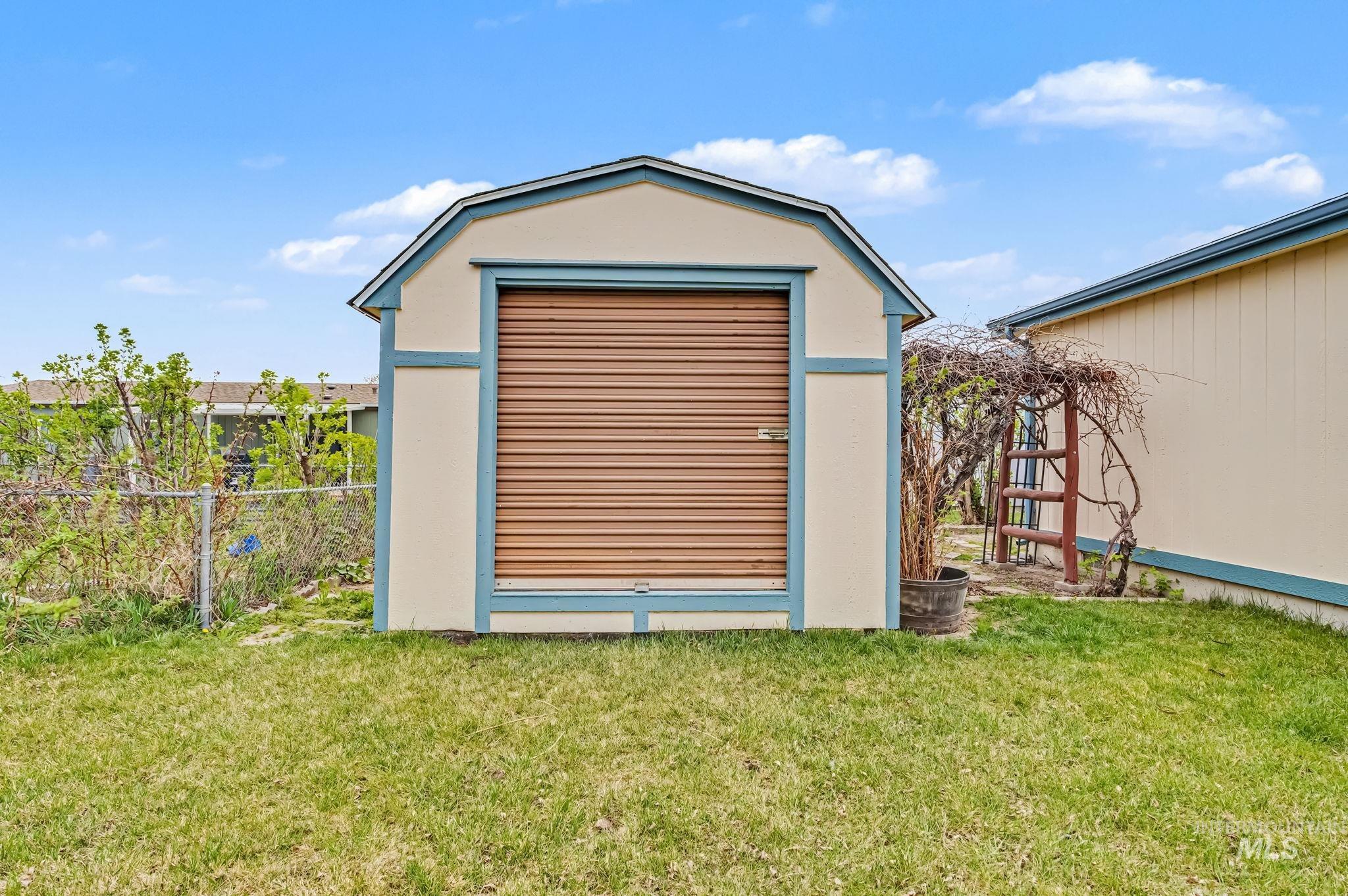 2809 Golden Rod Lane, Caldwell, Idaho 83605, 3 Bedrooms, 2 Bathrooms, Residential For Sale, Price $285,000,MLS 98980048