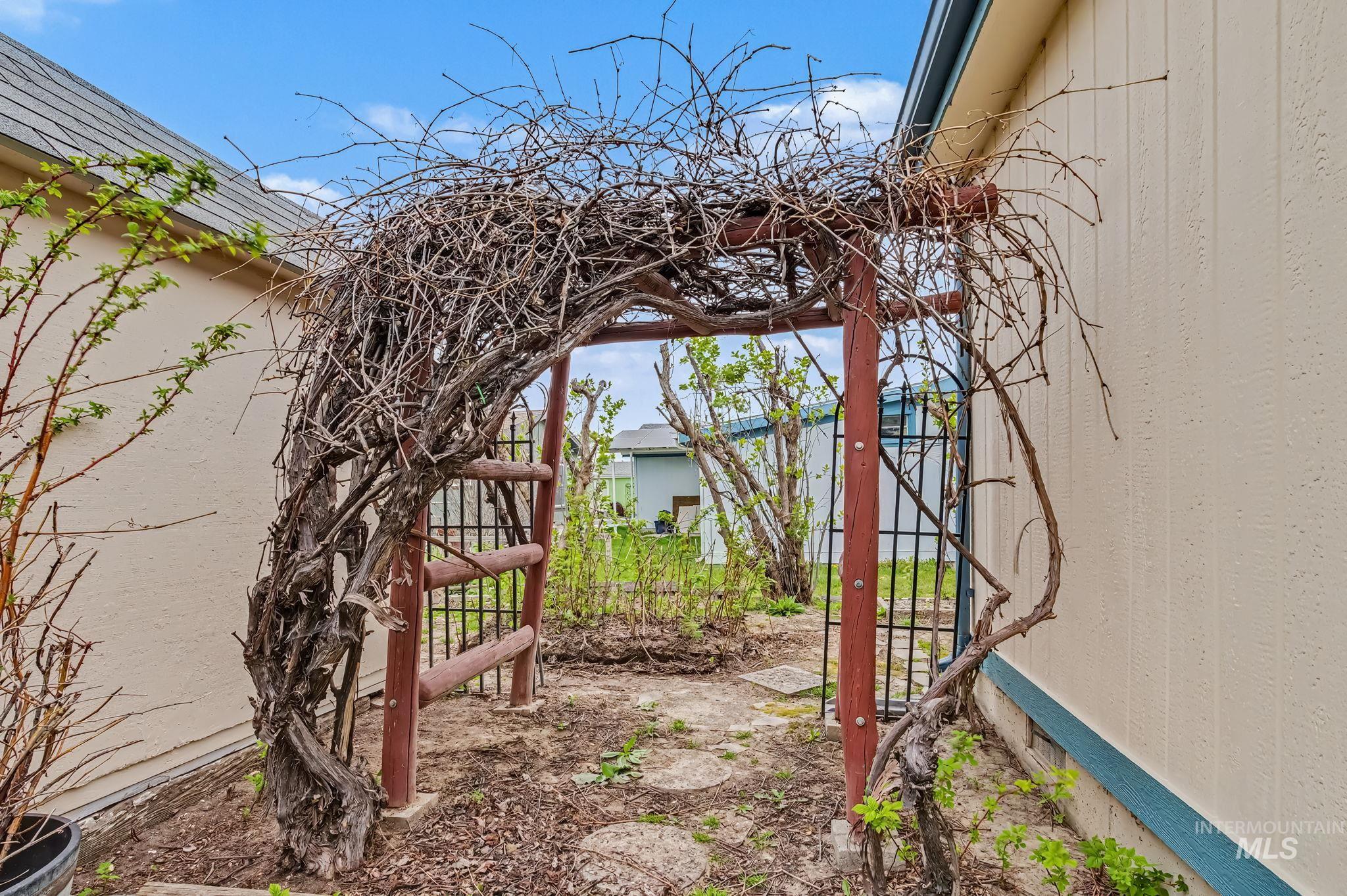 2809 Golden Rod Lane, Caldwell, Idaho 83605, 3 Bedrooms, 2 Bathrooms, Residential For Sale, Price $285,000,MLS 98980048