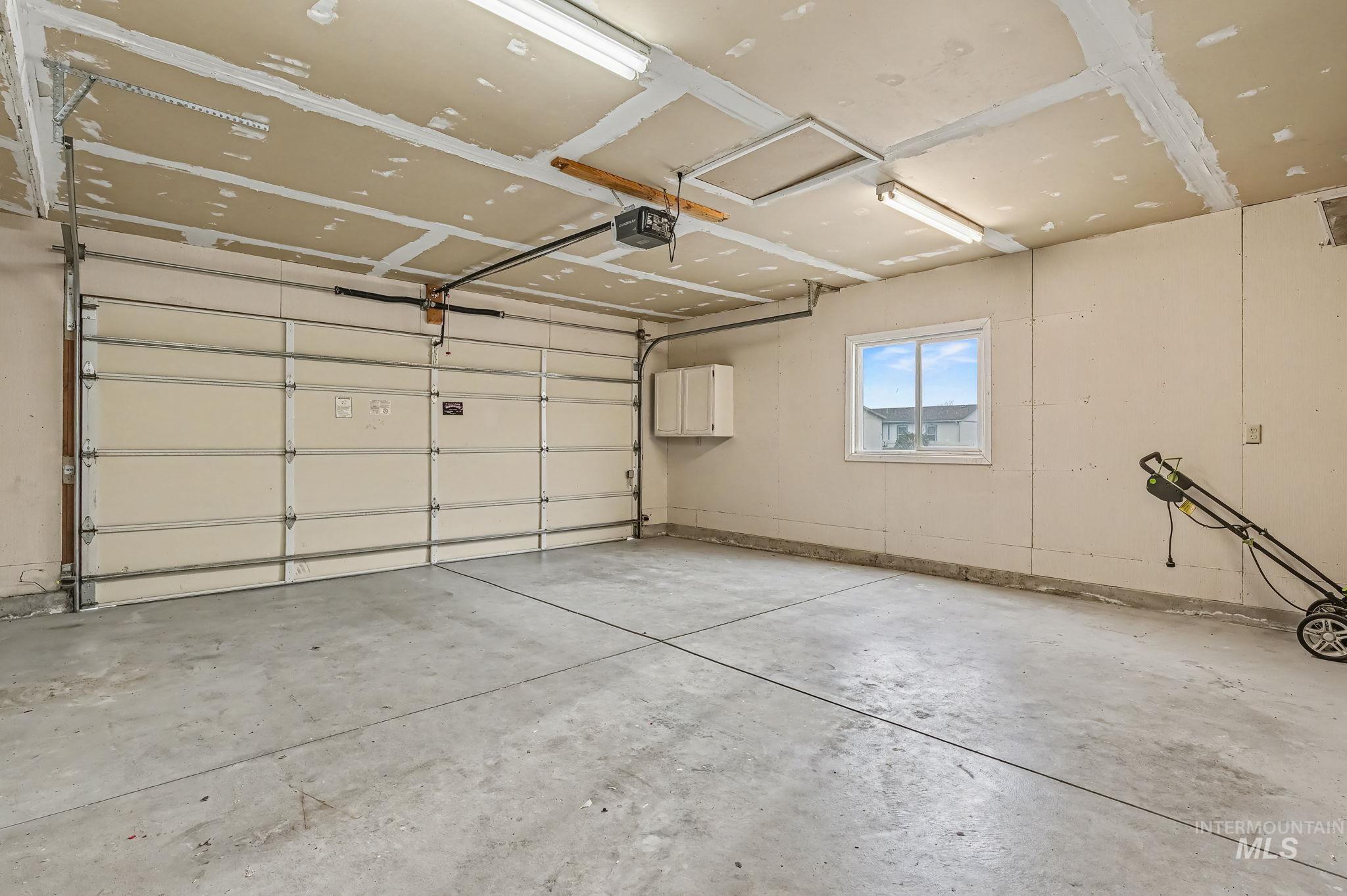 2809 Golden Rod Lane, Caldwell, Idaho 83605, 3 Bedrooms, 2 Bathrooms, Residential For Sale, Price $285,000,MLS 98980048
