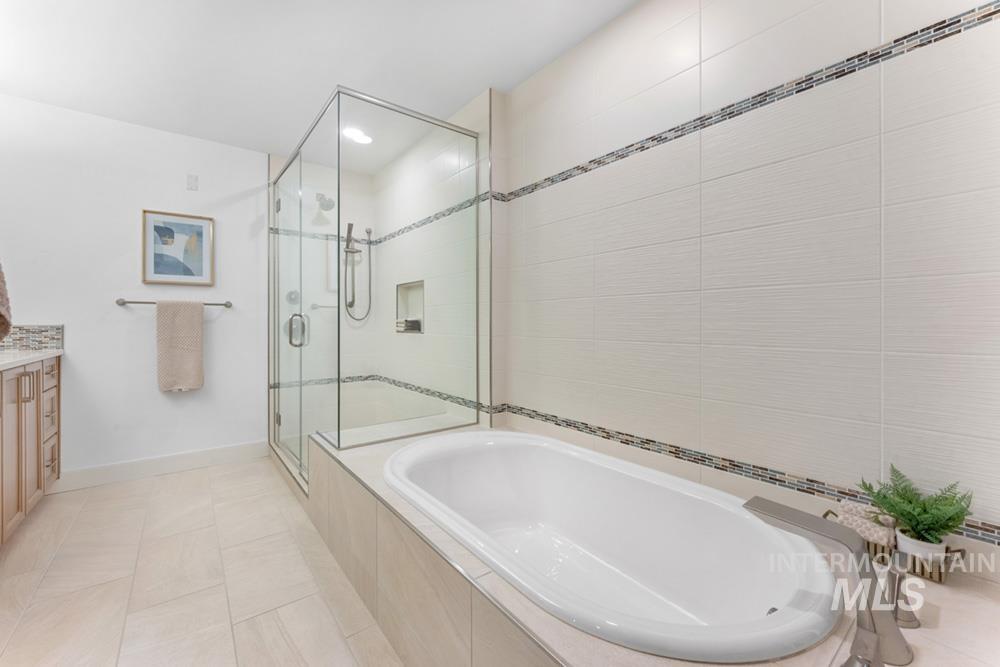 2967 W Crescent Rim Dr, Boise, Idaho 83706, 2 Bedrooms, 2 Bathrooms, Residential For Sale, Price $849,900,MLS 98980049