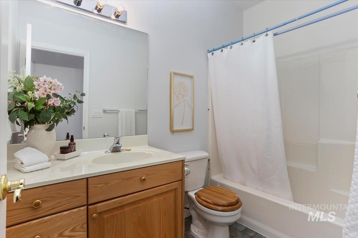 25074 The Driving Lane, Caldwell, Idaho 83607, 2 Bedrooms, 2 Bathrooms, Residential For Sale, Price $459,900, 98980054