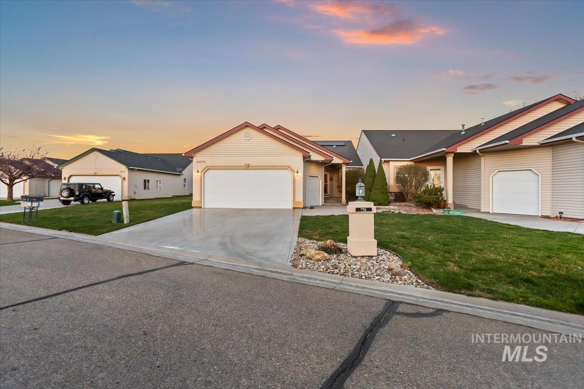 25074 The Driving Lane, Caldwell, Idaho 83607, 2 Bedrooms, 2 Bathrooms, Residential For Sale, Price $459,900, 98980054