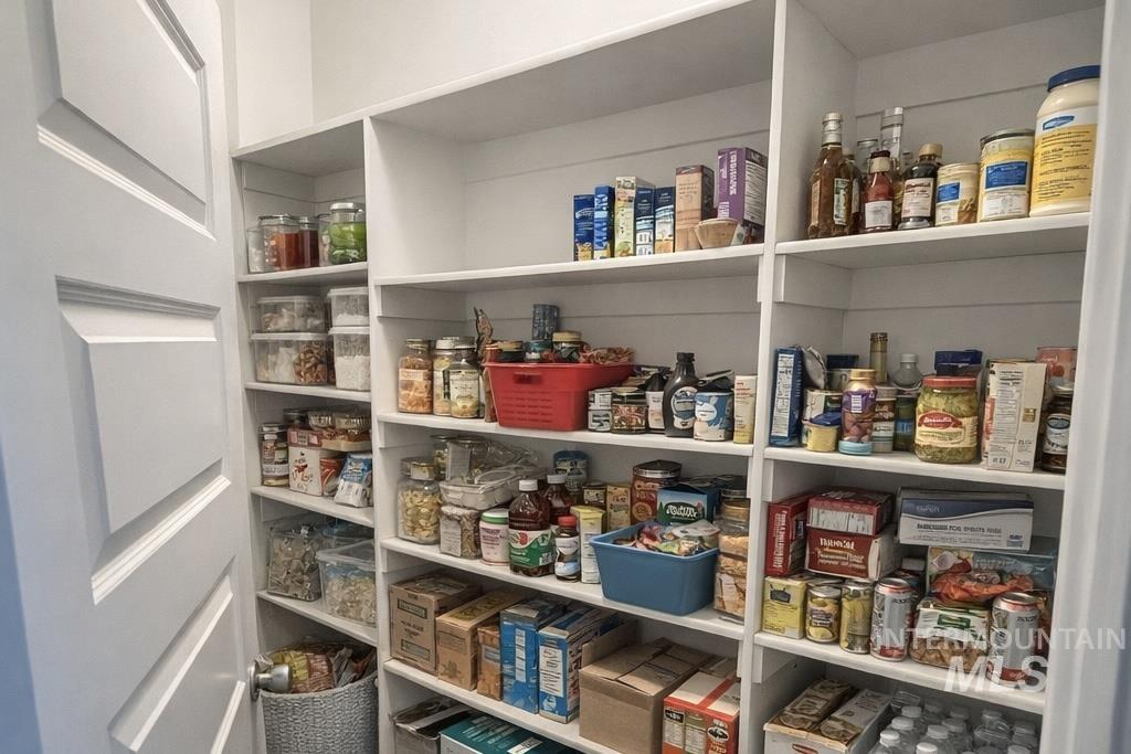 2048 6th Ave. West, Vale, Oregon 97918, 6 Bedrooms, 3 Bathrooms, Residential For Sale, Price $859,900,MLS 98980059