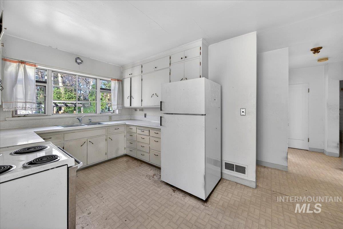 1309 S Shoshone St, Boise, Idaho 83705, 3 Bedrooms, 1 Bathroom, Residential For Sale, Price $399,900, 98980068