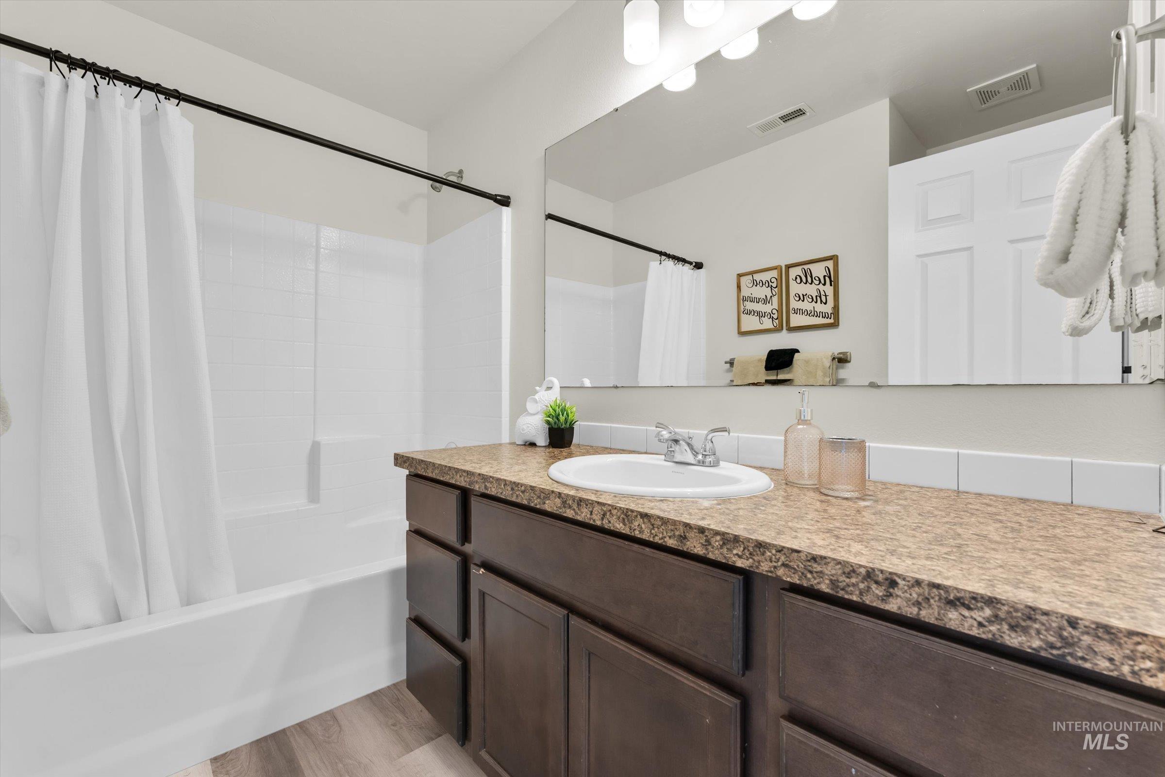 5602 Barkley Way, Caldwell, Idaho 83607, 5 Bedrooms, 2.5 Bathrooms, Residential For Sale, Price $465,000, 98980069