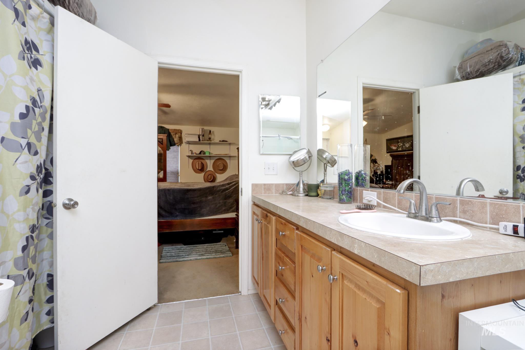 1583 Dustin Dr, Vale, Oregon 97918, 3 Bedrooms, 2 Bathrooms, Residential For Sale, Price $320,000, 98980074