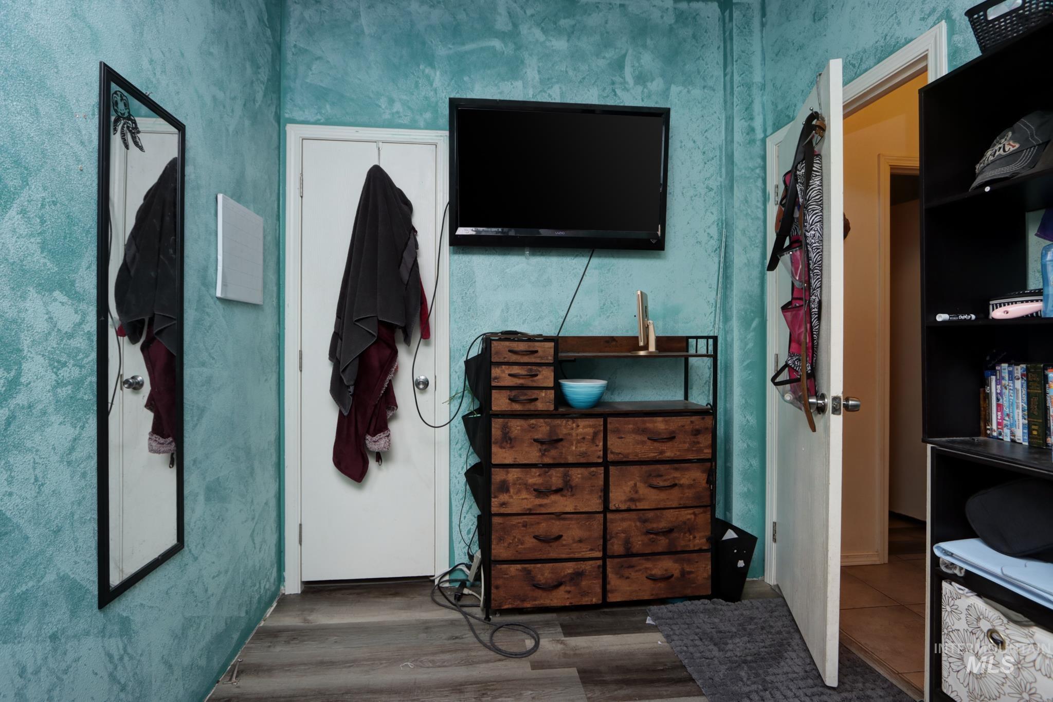 1583 Dustin Dr, Vale, Oregon 97918, 3 Bedrooms, 2 Bathrooms, Residential For Sale, Price $320,000, 98980074