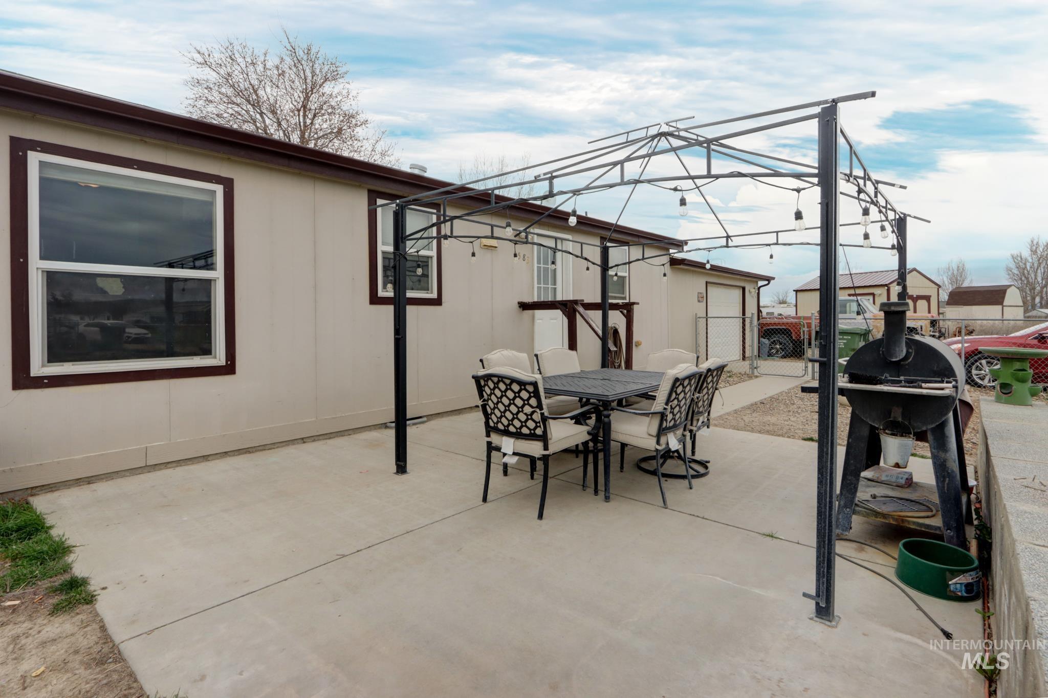 1583 Dustin Dr, Vale, Oregon 97918, 3 Bedrooms, 2 Bathrooms, Residential For Sale, Price $320,000, 98980074