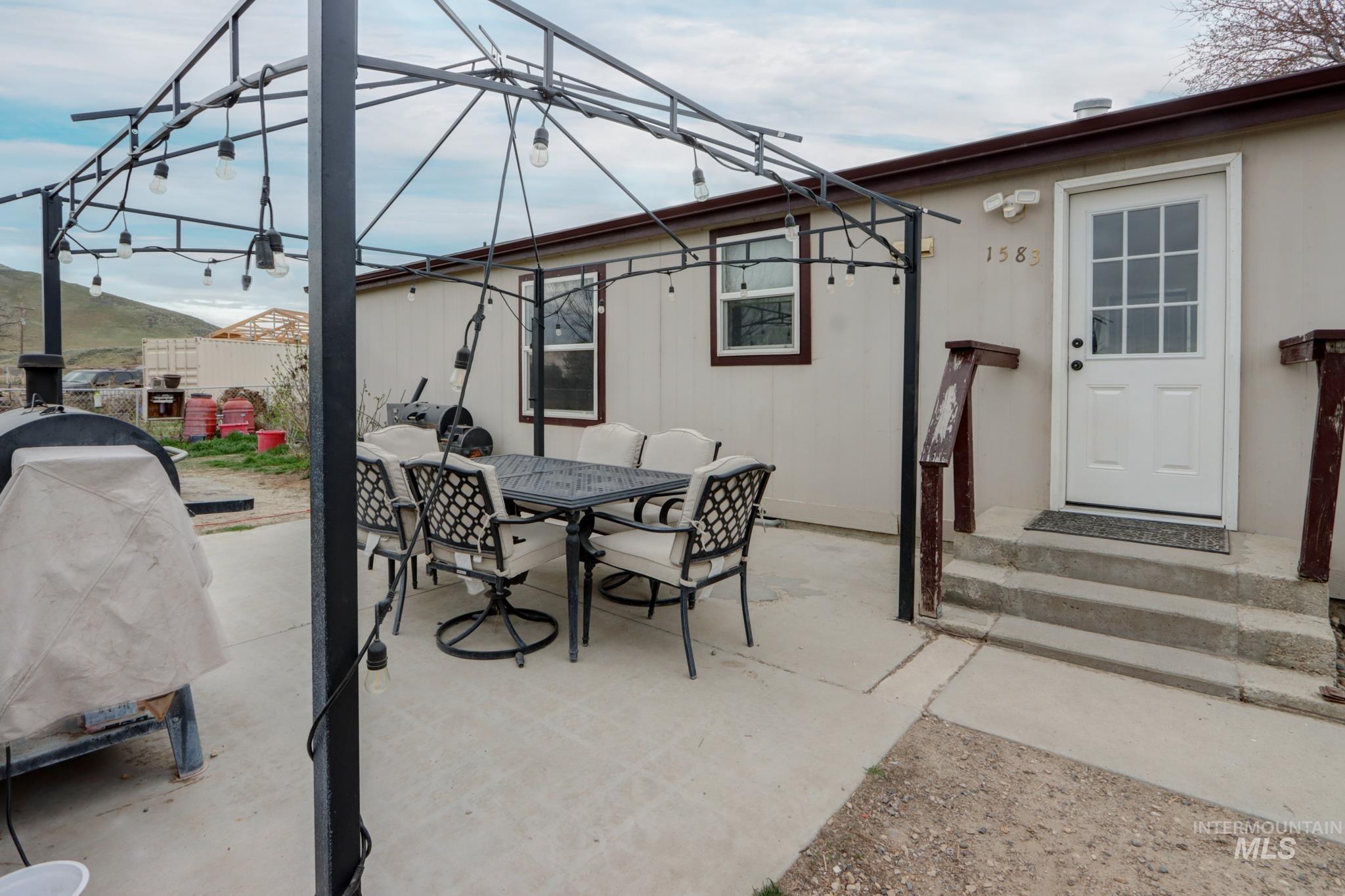 1583 Dustin Dr, Vale, Oregon 97918, 3 Bedrooms, 2 Bathrooms, Residential For Sale, Price $320,000, 98980074