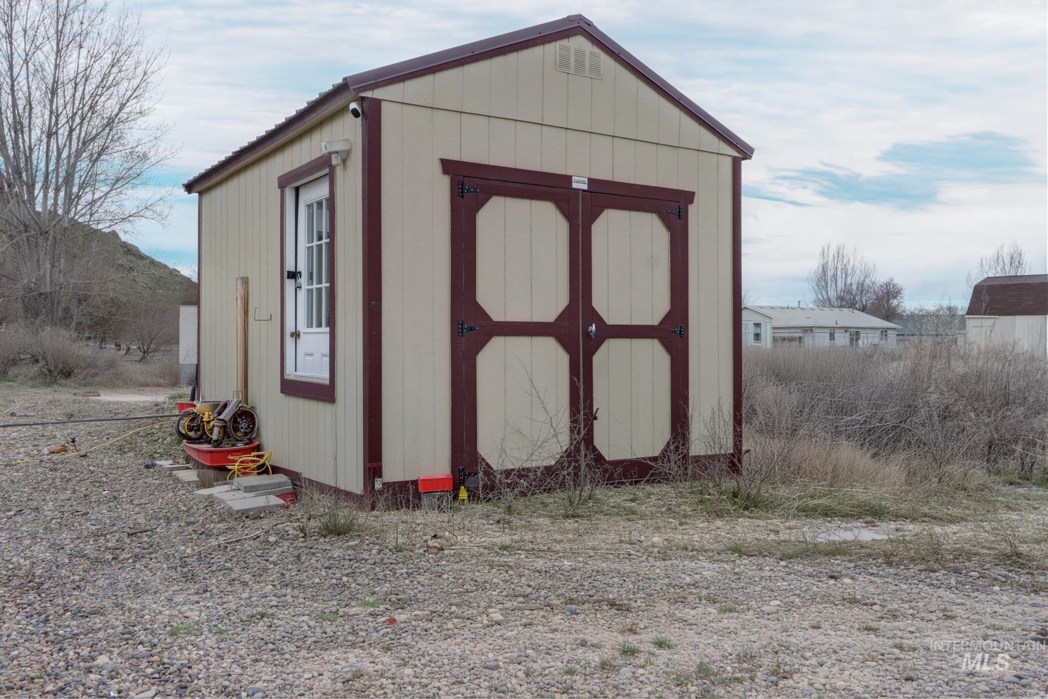 1583 Dustin Dr, Vale, Oregon 97918, 3 Bedrooms, 2 Bathrooms, Residential For Sale, Price $320,000, 98980074