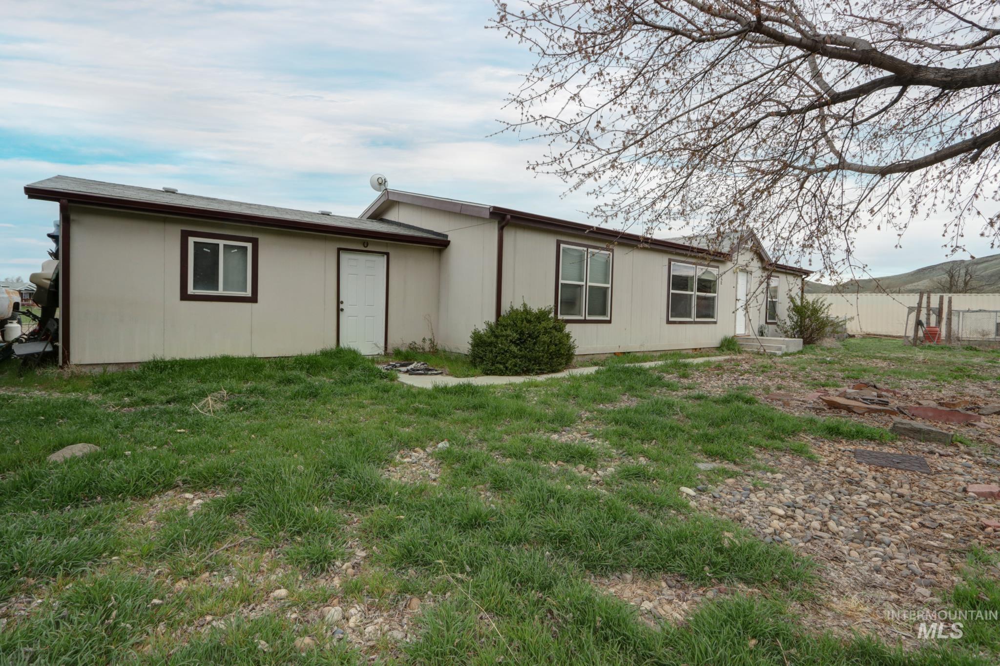 1583 Dustin Dr, Vale, Oregon 97918, 3 Bedrooms, 2 Bathrooms, Residential For Sale, Price $320,000, 98980074