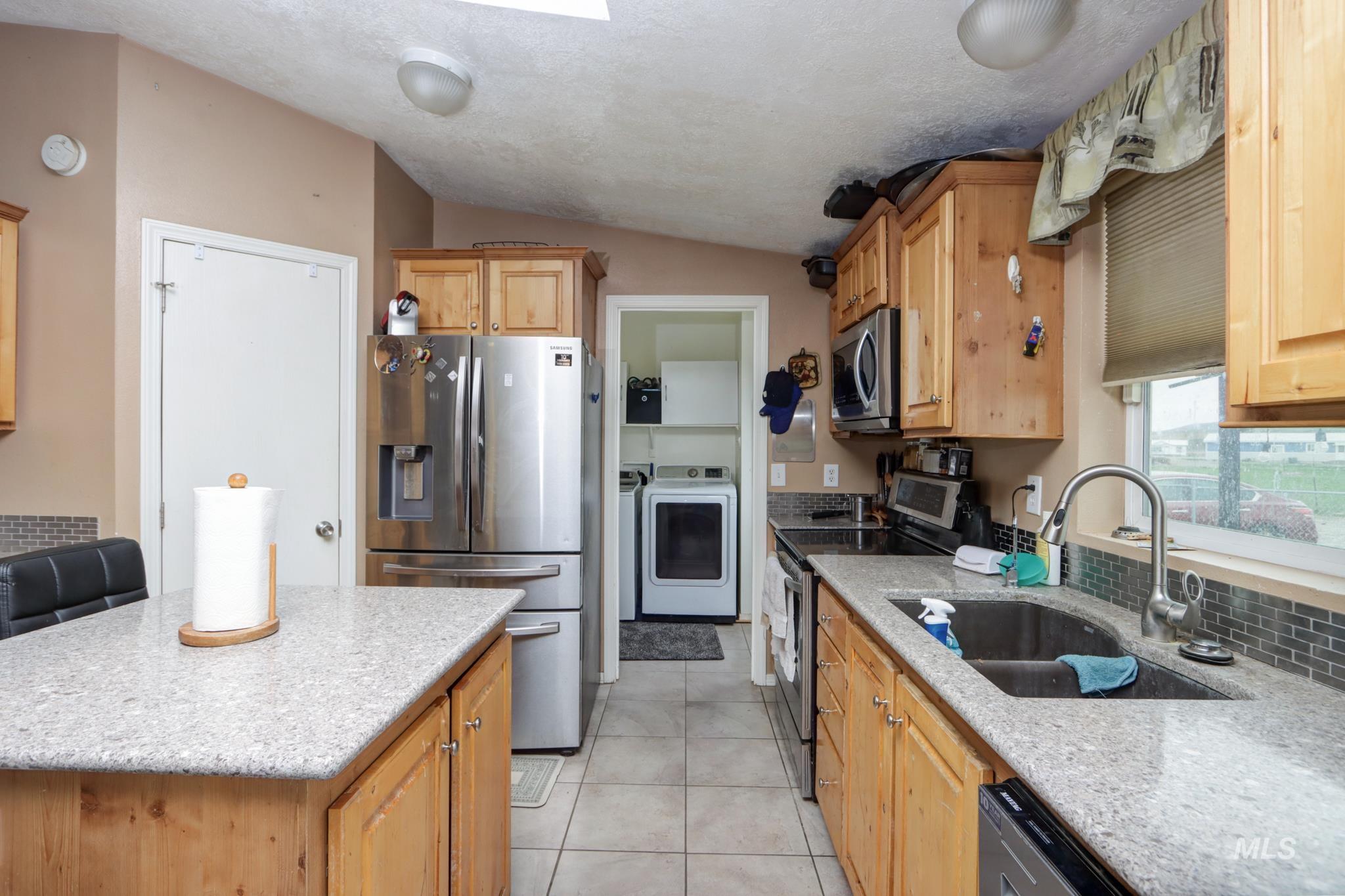 1583 Dustin Dr, Vale, Oregon 97918, 3 Bedrooms, 2 Bathrooms, Residential For Sale, Price $320,000, 98980074