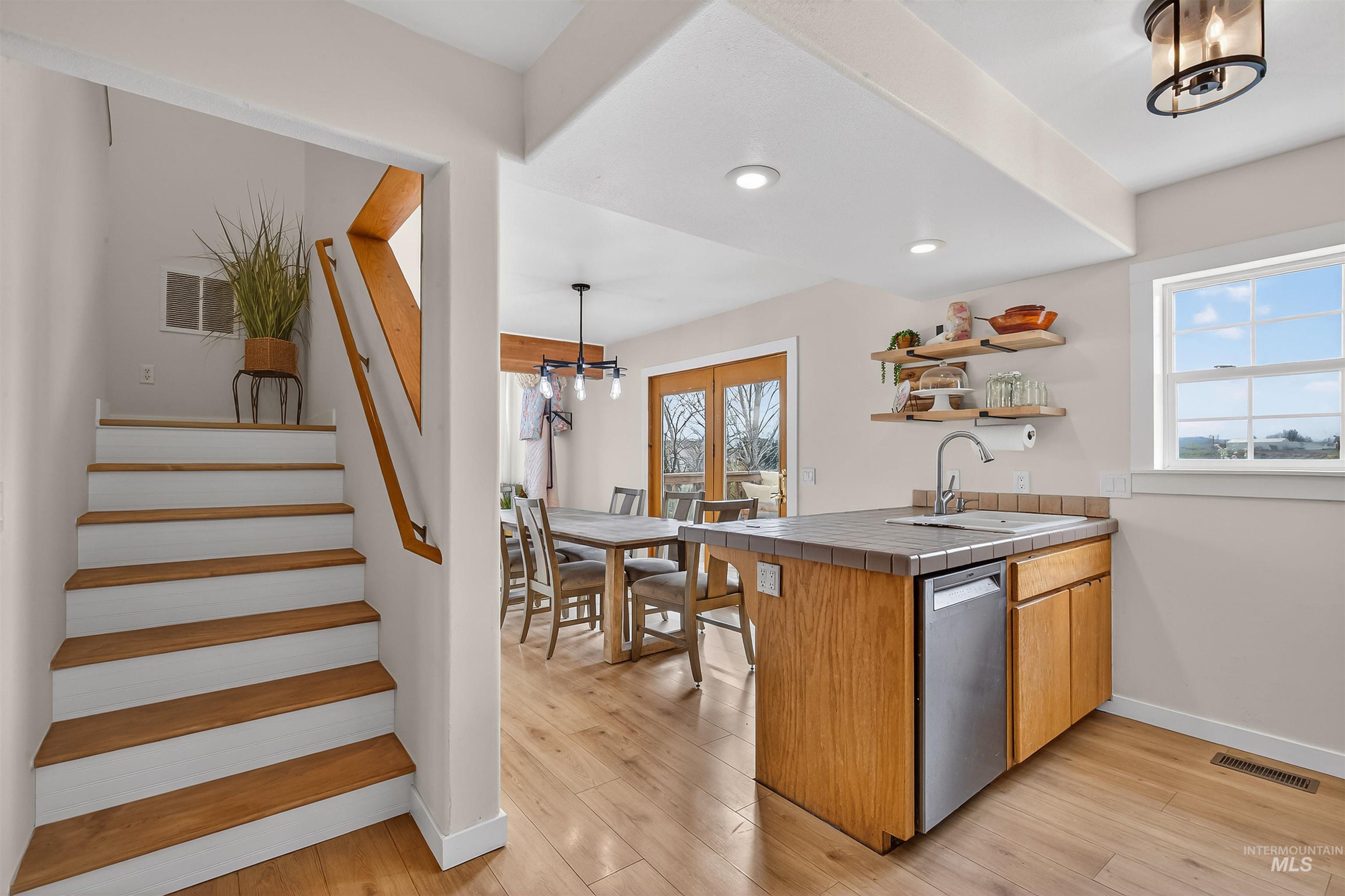 6598 Cougar Ridge Road, Lewiston, Idaho 83501, 4 Bedrooms, 3 Bathrooms, Residential For Sale, Price $689,000,MLS 98980081