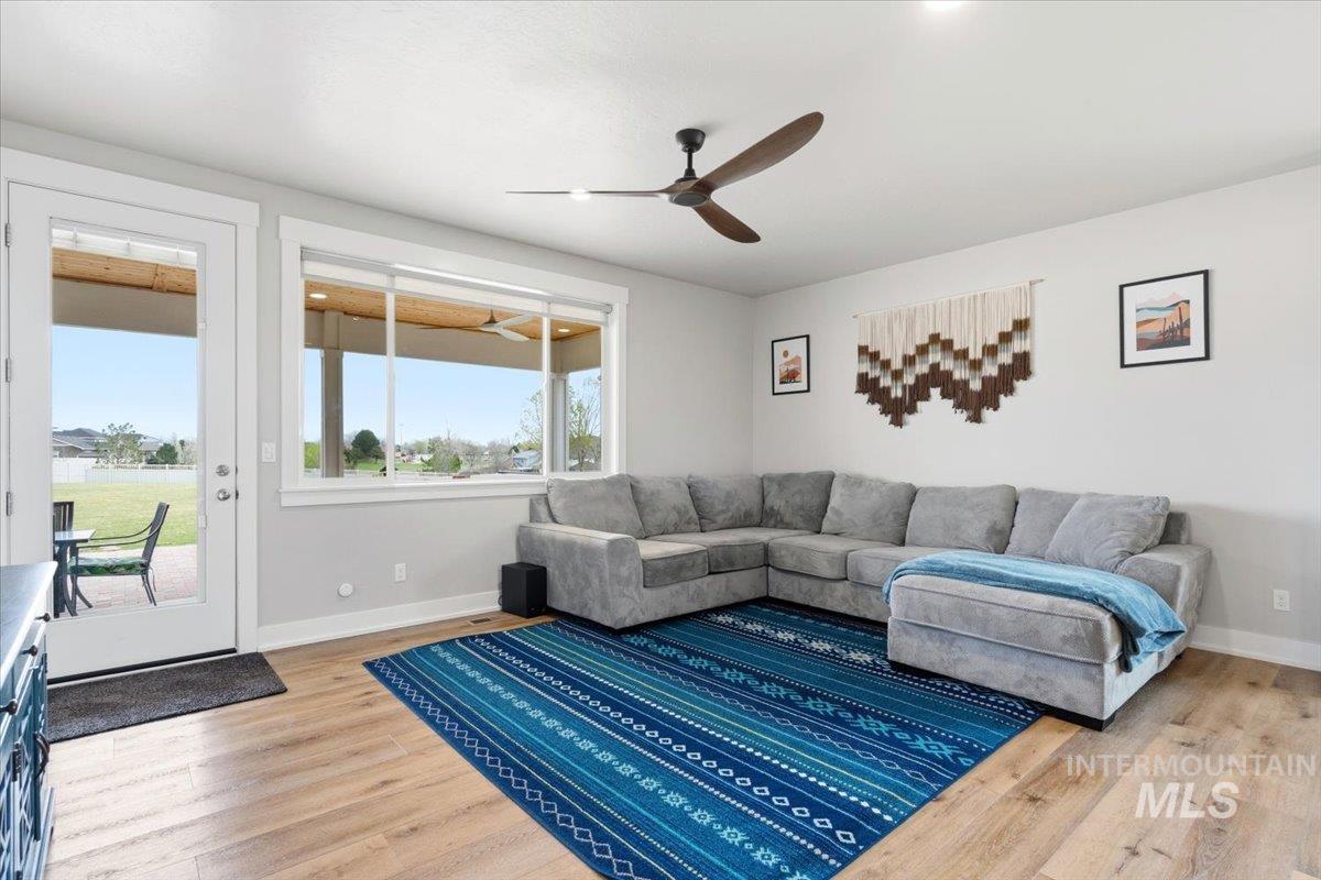 1282 Cimarron Court, Middleton, Idaho 83644, 5 Bedrooms, 3 Bathrooms, Residential For Sale, Price $959,000,MLS 98980082