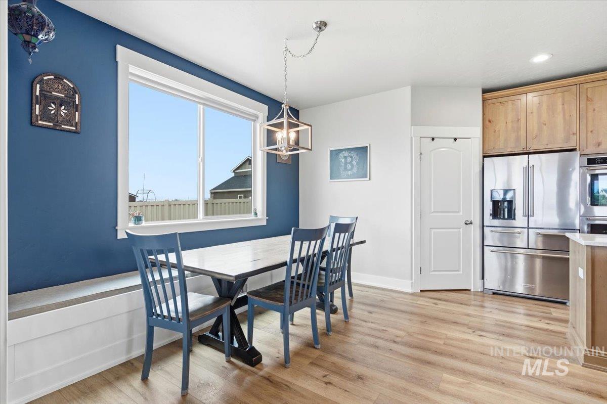 1282 Cimarron Court, Middleton, Idaho 83644, 5 Bedrooms, 3 Bathrooms, Residential For Sale, Price $959,000,MLS 98980082