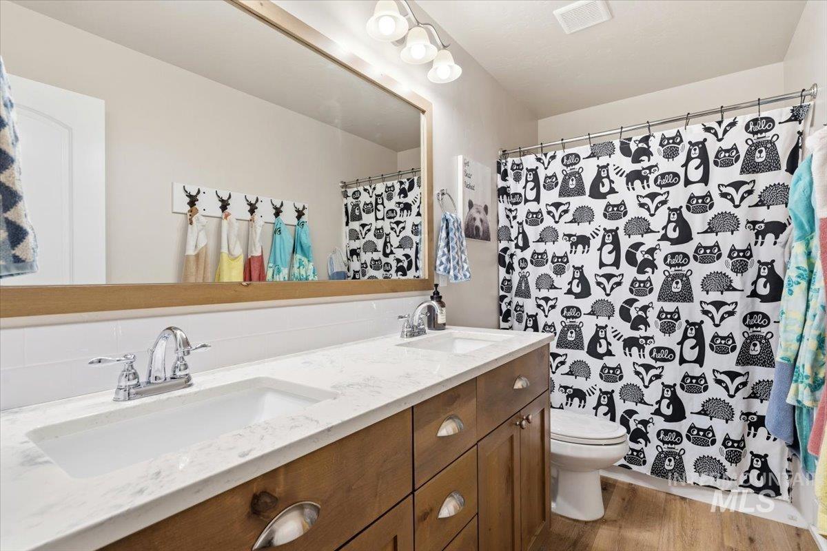 1282 Cimarron Court, Middleton, Idaho 83644, 5 Bedrooms, 3 Bathrooms, Residential For Sale, Price $959,000,MLS 98980082