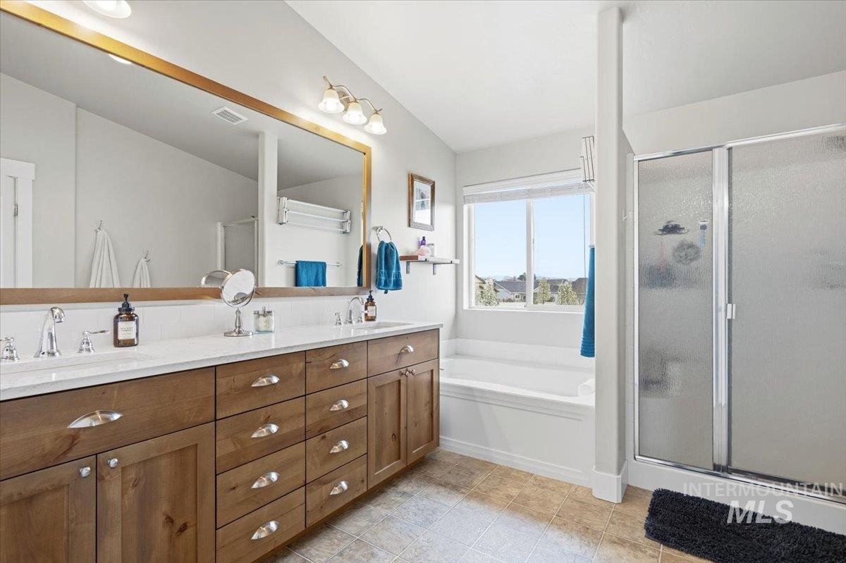 1282 Cimarron Court, Middleton, Idaho 83644, 5 Bedrooms, 3 Bathrooms, Residential For Sale, Price $959,000,MLS 98980082