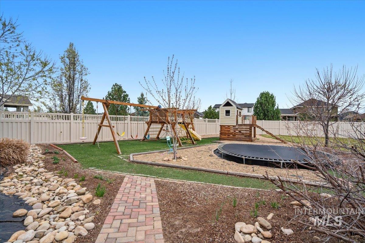 1282 Cimarron Court, Middleton, Idaho 83644, 5 Bedrooms, 3 Bathrooms, Residential For Sale, Price $959,000,MLS 98980082
