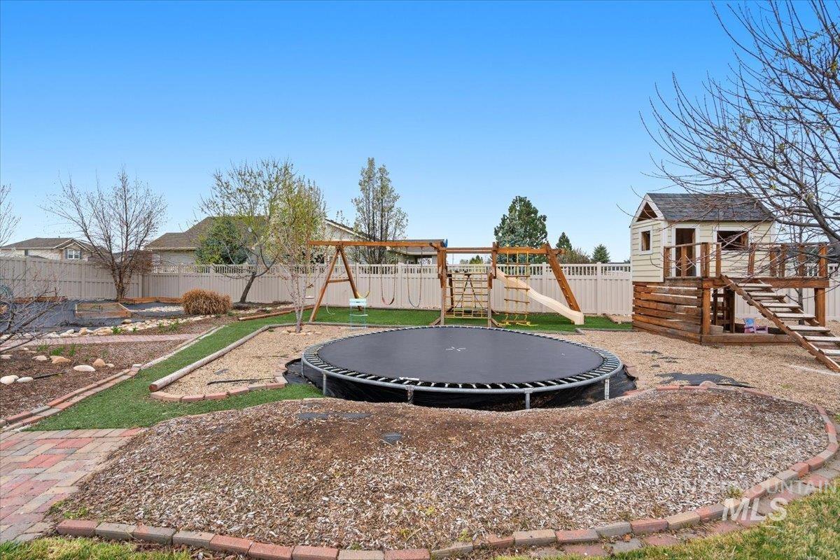 1282 Cimarron Court, Middleton, Idaho 83644, 5 Bedrooms, 3 Bathrooms, Residential For Sale, Price $959,000,MLS 98980082