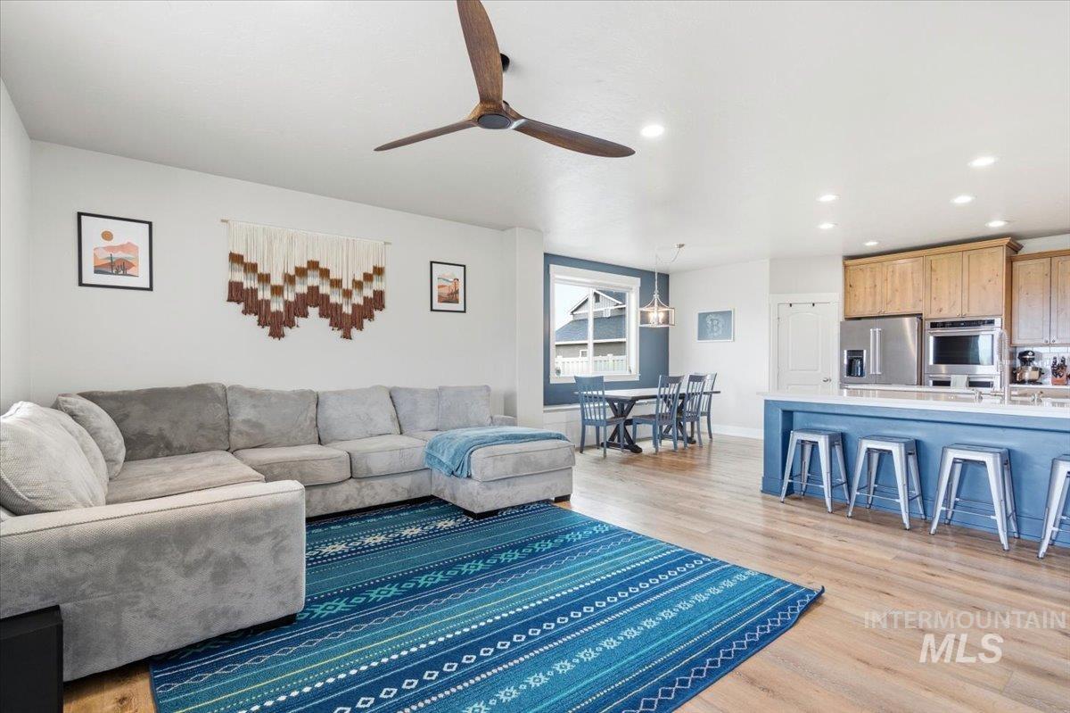 1282 Cimarron Court, Middleton, Idaho 83644, 5 Bedrooms, 3 Bathrooms, Residential For Sale, Price $959,000,MLS 98980082