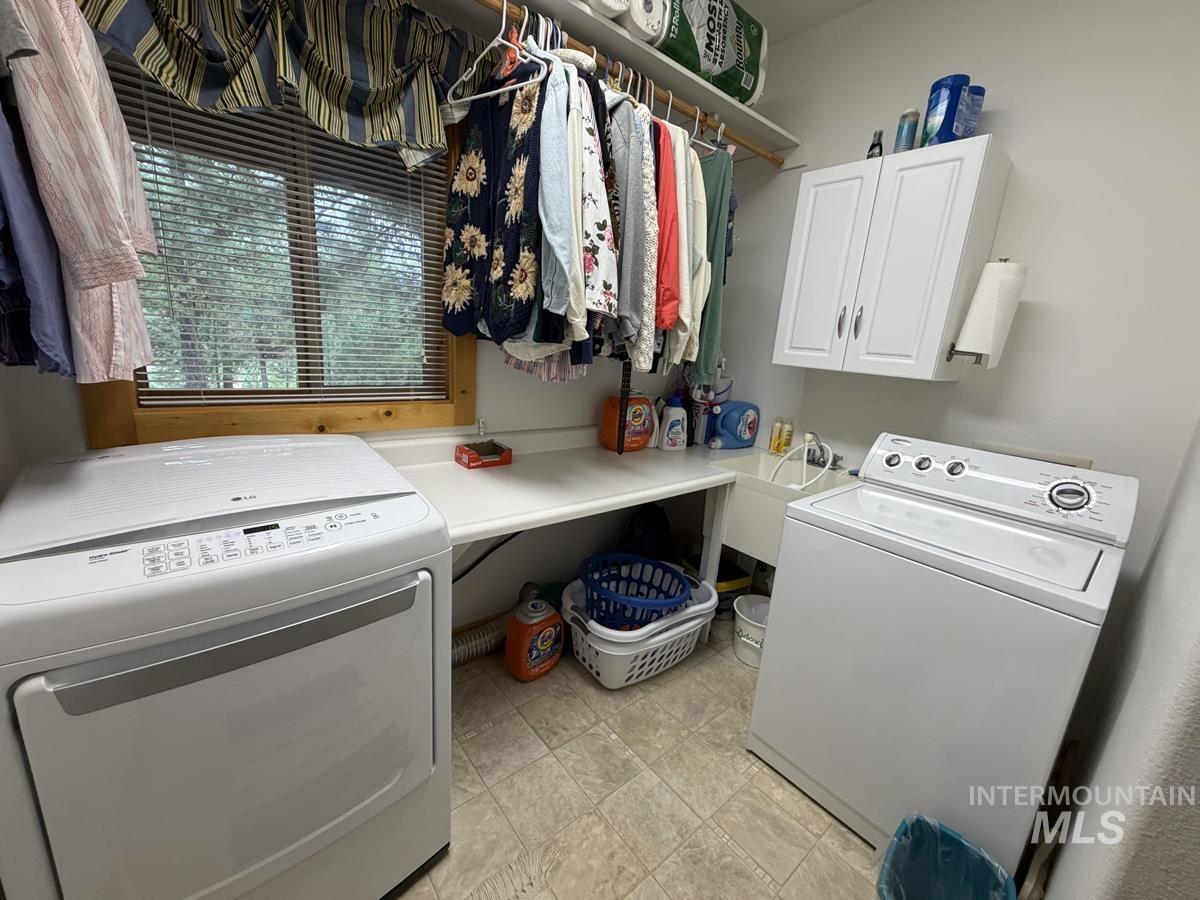 7 Carey Way, Cascade, Idaho 83611, 2 Bedrooms, 2 Bathrooms, Residential For Sale, Price $764,900,MLS 98980085