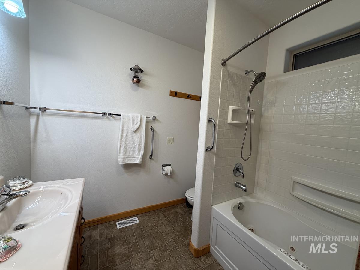 7 Carey Way, Cascade, Idaho 83611, 2 Bedrooms, 2 Bathrooms, Residential For Sale, Price $764,900,MLS 98980085