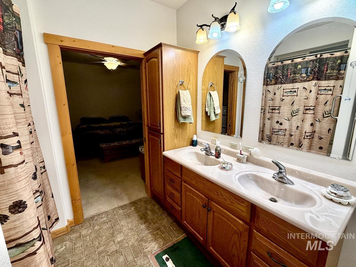 7 Carey Way, Cascade, Idaho 83611, 2 Bedrooms, 2 Bathrooms, Residential For Sale, Price $764,900,MLS 98980085
