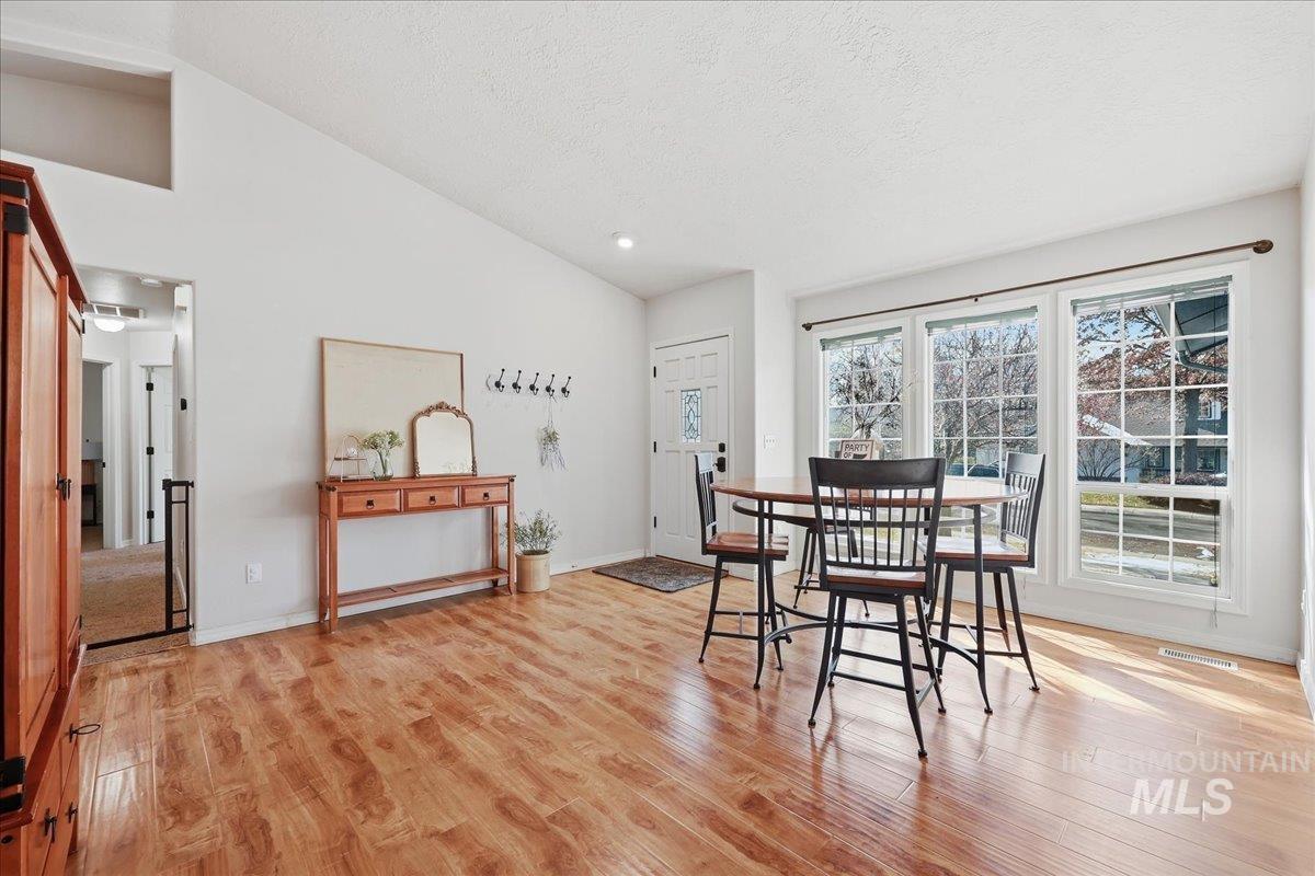 1378 N Trail Creek Way, Eagle, Idaho 83616, 3 Bedrooms, 2 Bathrooms, Residential For Sale, Price $499,000,MLS 98980092