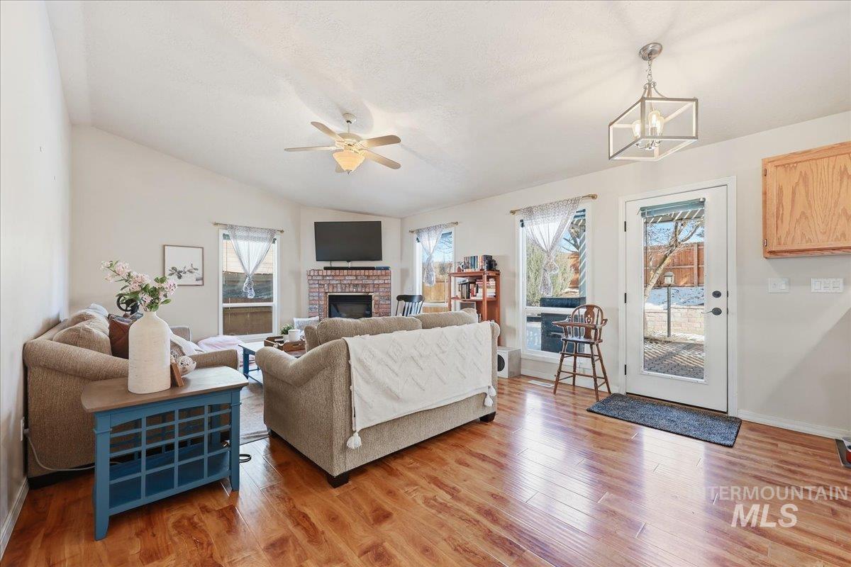 1378 N Trail Creek Way, Eagle, Idaho 83616, 3 Bedrooms, 2 Bathrooms, Residential For Sale, Price $499,000,MLS 98980092