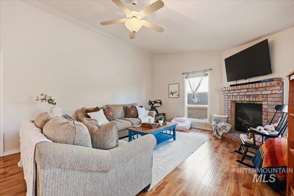 1378 N Trail Creek Way, Eagle, Idaho 83616, 3 Bedrooms, 2 Bathrooms, Residential For Sale, Price $499,000,MLS 98980092