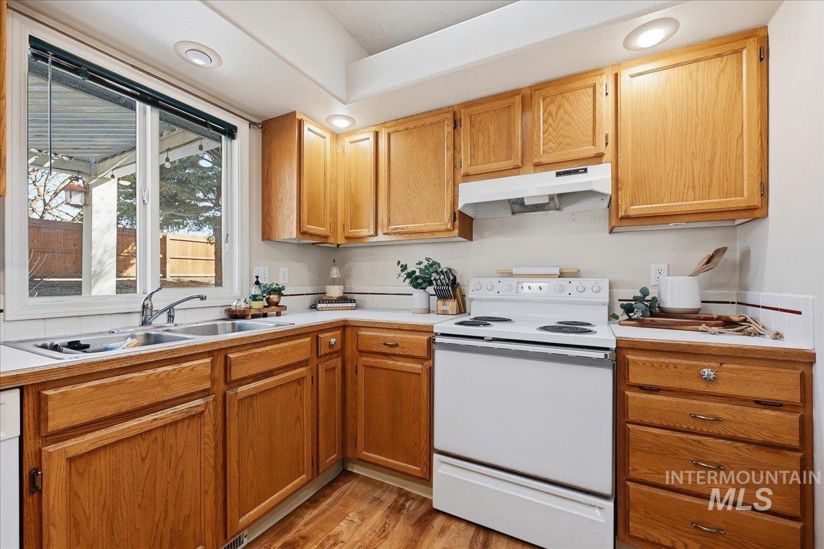 1378 N Trail Creek Way, Eagle, Idaho 83616, 3 Bedrooms, 2 Bathrooms, Residential For Sale, Price $499,000,MLS 98980092