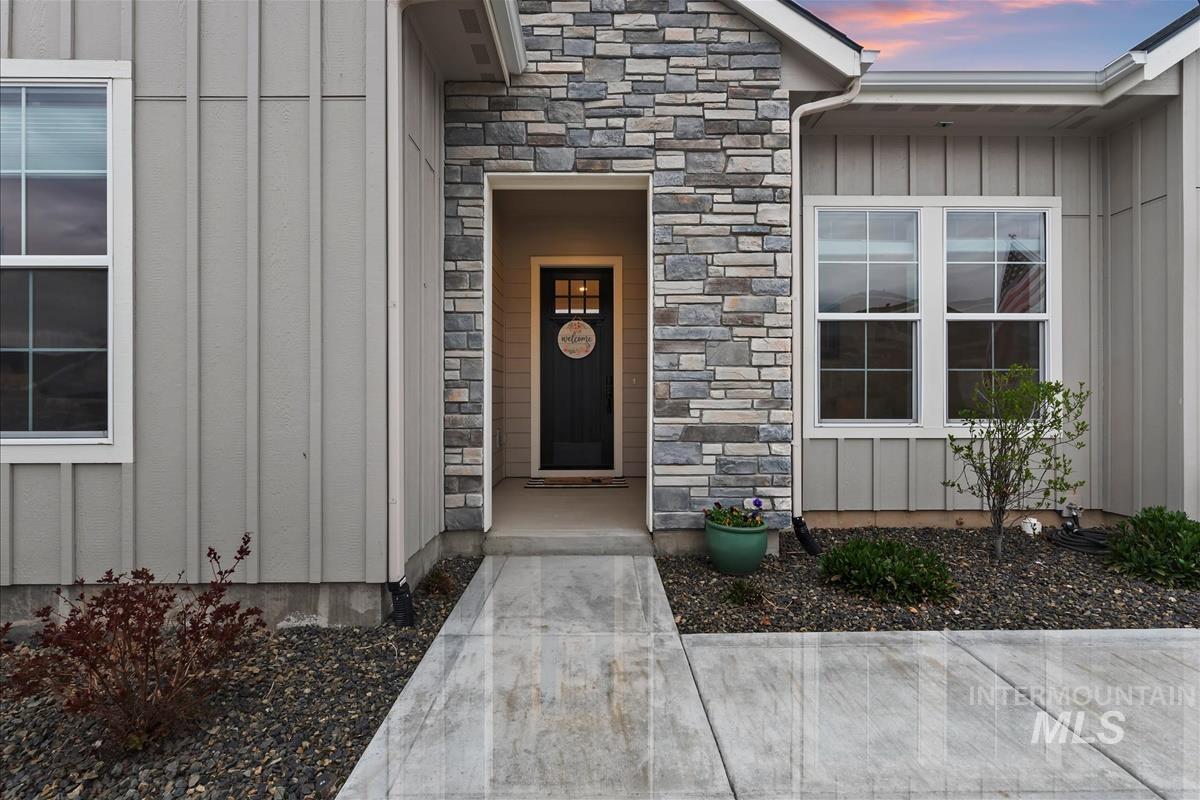 3413 N Hosta Ave, Star, Idaho 83669, 3 Bedrooms, 2.5 Bathrooms, Residential For Sale, Price $734,900,MLS 98980098