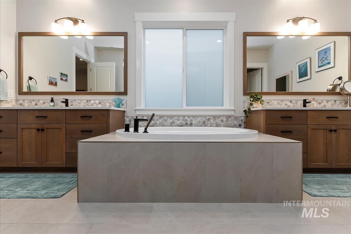 3413 N Hosta Ave, Star, Idaho 83669, 3 Bedrooms, 2.5 Bathrooms, Residential For Sale, Price $734,900,MLS 98980098