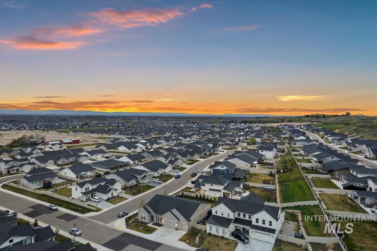 3413 N Hosta Ave, Star, Idaho 83669, 3 Bedrooms, 2.5 Bathrooms, Residential For Sale, Price $734,900,MLS 98980098