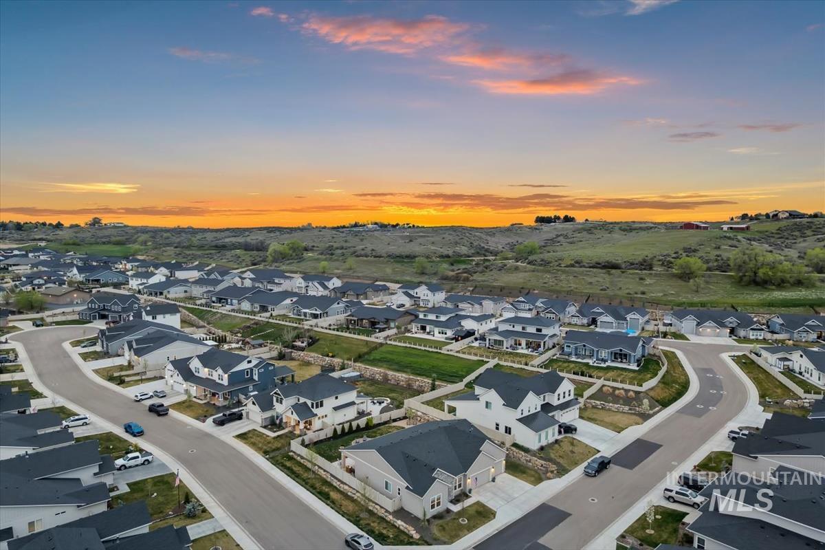 3413 N Hosta Ave, Star, Idaho 83669, 3 Bedrooms, 2.5 Bathrooms, Residential For Sale, Price $734,900,MLS 98980098